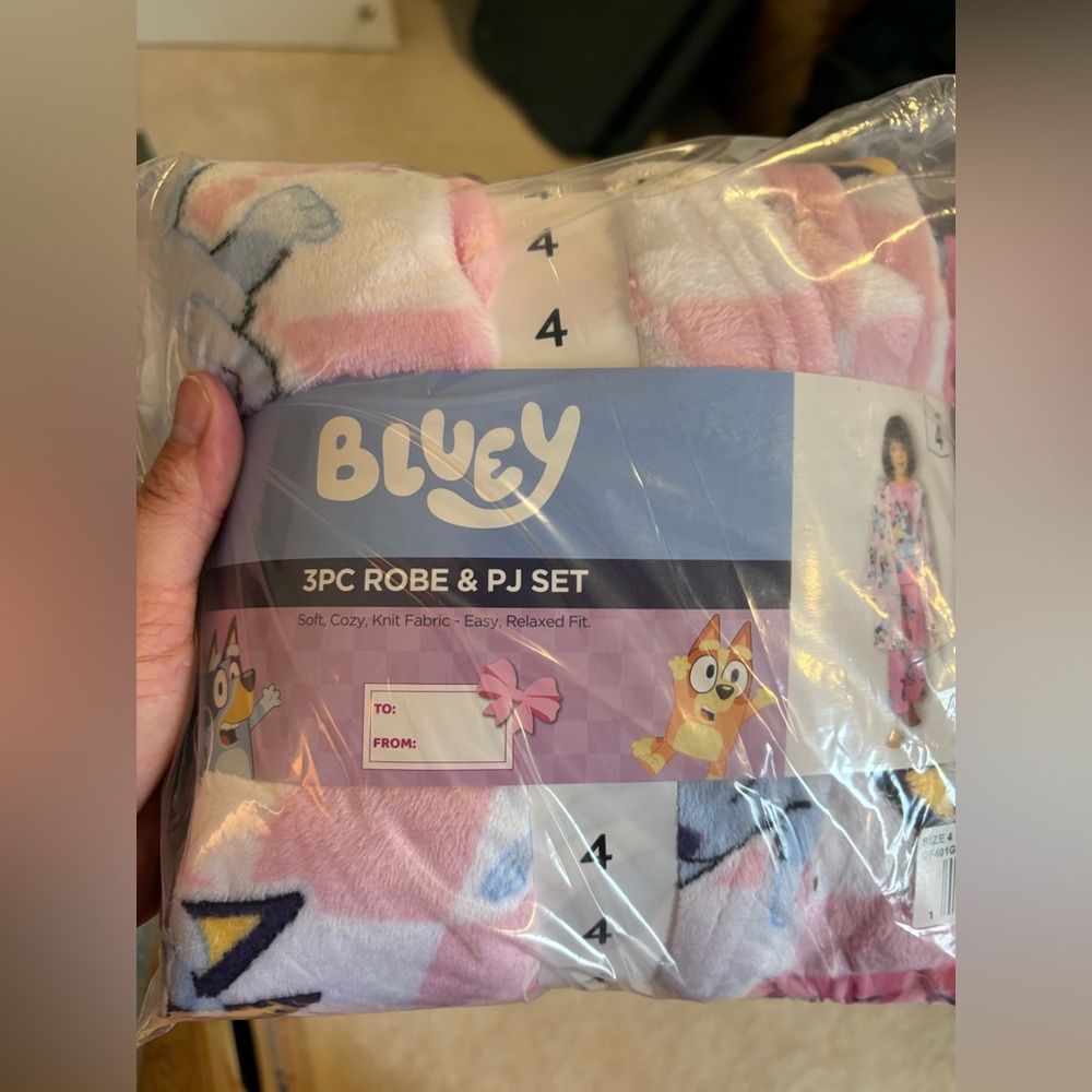 Girls Bluey Pajama and Robe Set - Picture 8 of 9